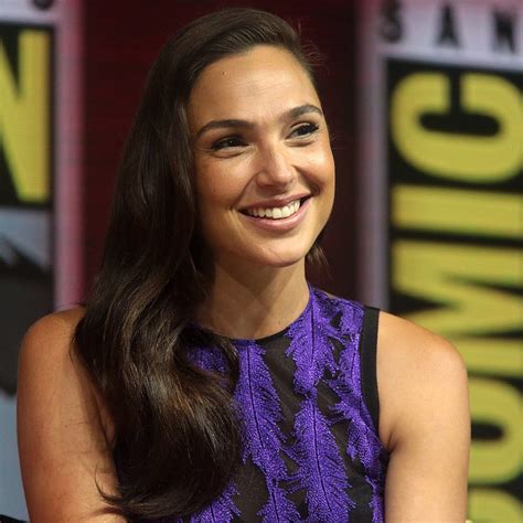 gal gadot größe|Gal Gadot Height, Weight, Shoe Size